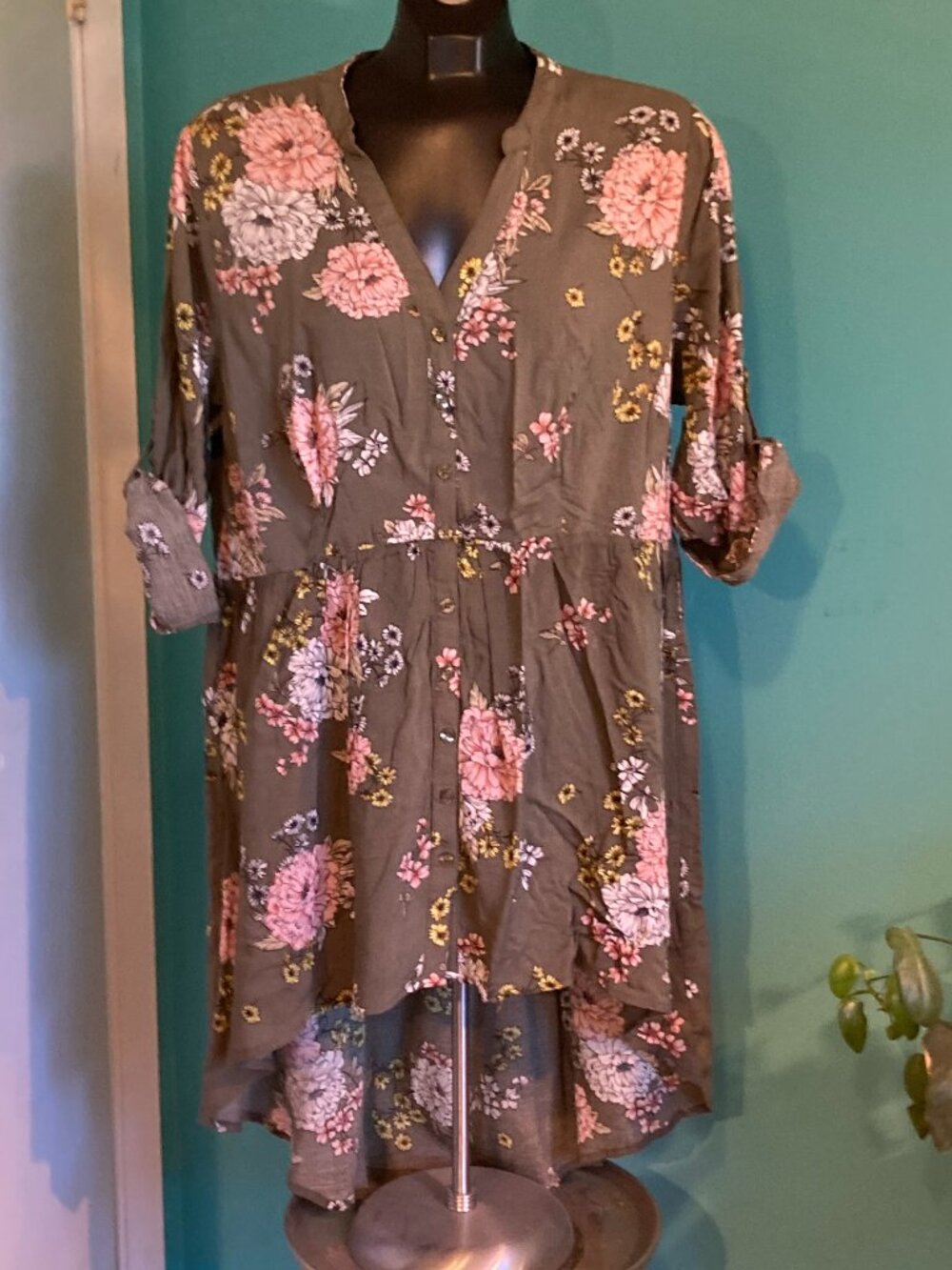 Torrid 3/4 Sleeve Button Front Hi-Lo Top